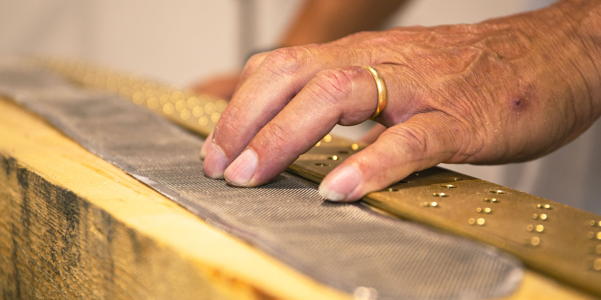 mani-che-lavorano-produzione